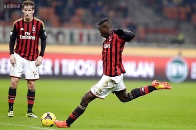 Mario Balotelli fined for gesture at Cagliari fans