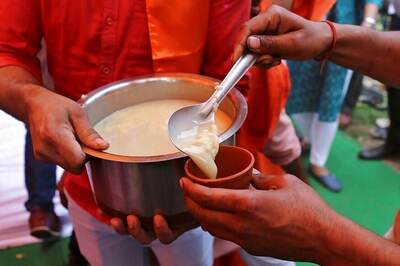 'No English Medicines for Us': Hindu Mahasabha Hosts Cow Urine Drinking 'Party' to Ward Off Coronavirus
