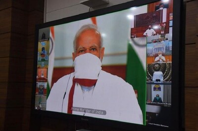 PM Narendra Modi Sports DIY Mask During Video Call over Lockdown Extension; CMs Gear Up Too
