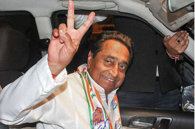 Hours after BJP Says Kamal Nath Govt Won't Last a Day, 2 Party MLAs Vote for Cong on Amendment Bill