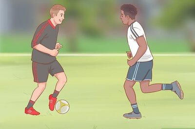 How to Dribble a Soccer Ball Past an Opponent