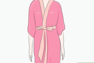 How to Wear a Robe