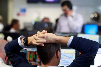 Global Markets Tumble on Worries of US-China Trade War, Brexit Concerns