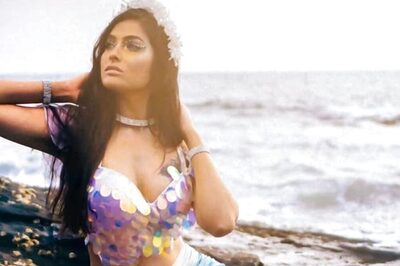 Actress Divi Vadthya Dresses Up As A Mermaid In Her Latest Clicks; See Photos
