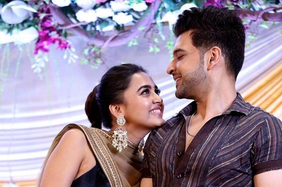 Tejasswi Prakash Holds Beau Karan Kundrra's Arm, Looks Into His Eyes In Latest Cute Pictures