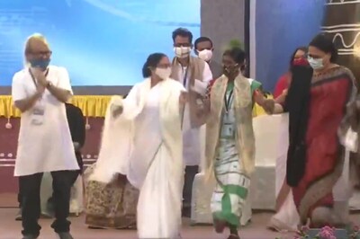 WATCH: Mamata Breaks Into Santhali Dance 'Dong' as She 'Welcomes All Religions to Bengal'