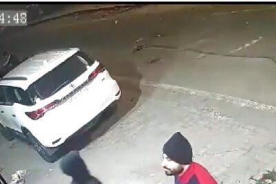 Delhi: Three Bike-borne Men Rob SUV at Gun Point, Incident Caught on Camera | WATCH