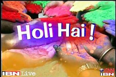 Delhi's ragpickers make bio-degradable 'pichkari'