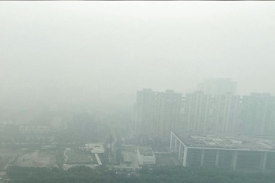 Apocalyptic Haze Engulfs Delhi-NCR: AQI Touches 999 in Anand Vihar; Noida Breaches 450-Mark