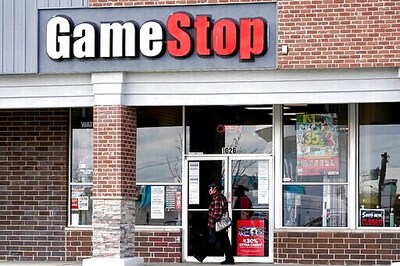 Smaller Investors Face Down Hedge Funds, As GameStop Soars