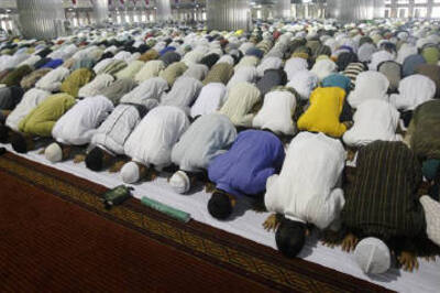 Violence in Lucknow over theft of religious books