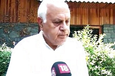 Kashmir: Farooq for prepaid mobile, PC says no