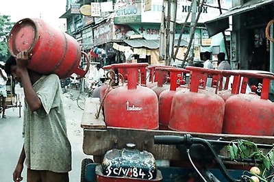 Govt compelled by circumstance to raise LPG price: Cong