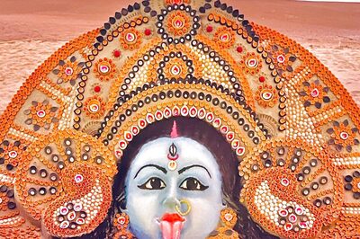 Sudarsan Pattnaik Creates Sand Art of Goddess Kali Using 4,045 Diyas on Diwali