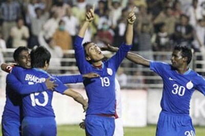 India beat Sri Lanka in Nehru Cup, eye final