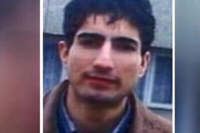 Kashmir doctor tops '09 civil services exam