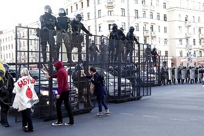 Police Detain Over 400 During Sunday Protests In Belarus