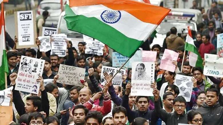 Provocative slogans were shouted by outsiders, says JNU probe panel