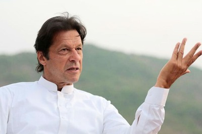 Zardari looting Pak for years, will expose his graft: Imran Khan