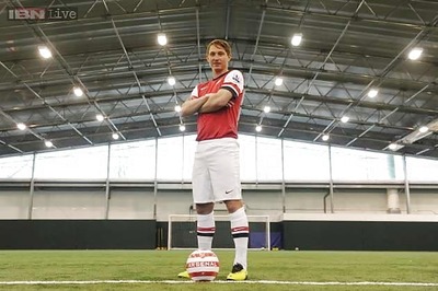Arsenal signed Kim Kallstrom despite his back injury