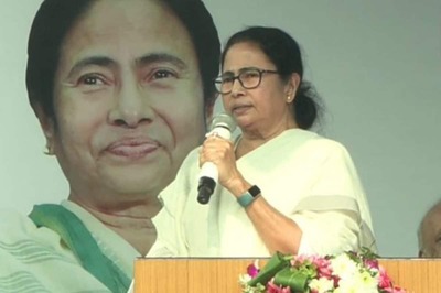 'Take a Pledge to Uphold Democratic Ideals of Equality, Fraternity,' Urges Mamata