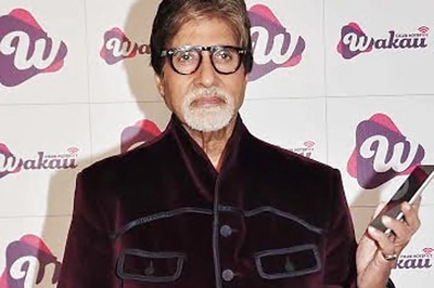 Amitabh Bachan plays football with kids in Kolkata